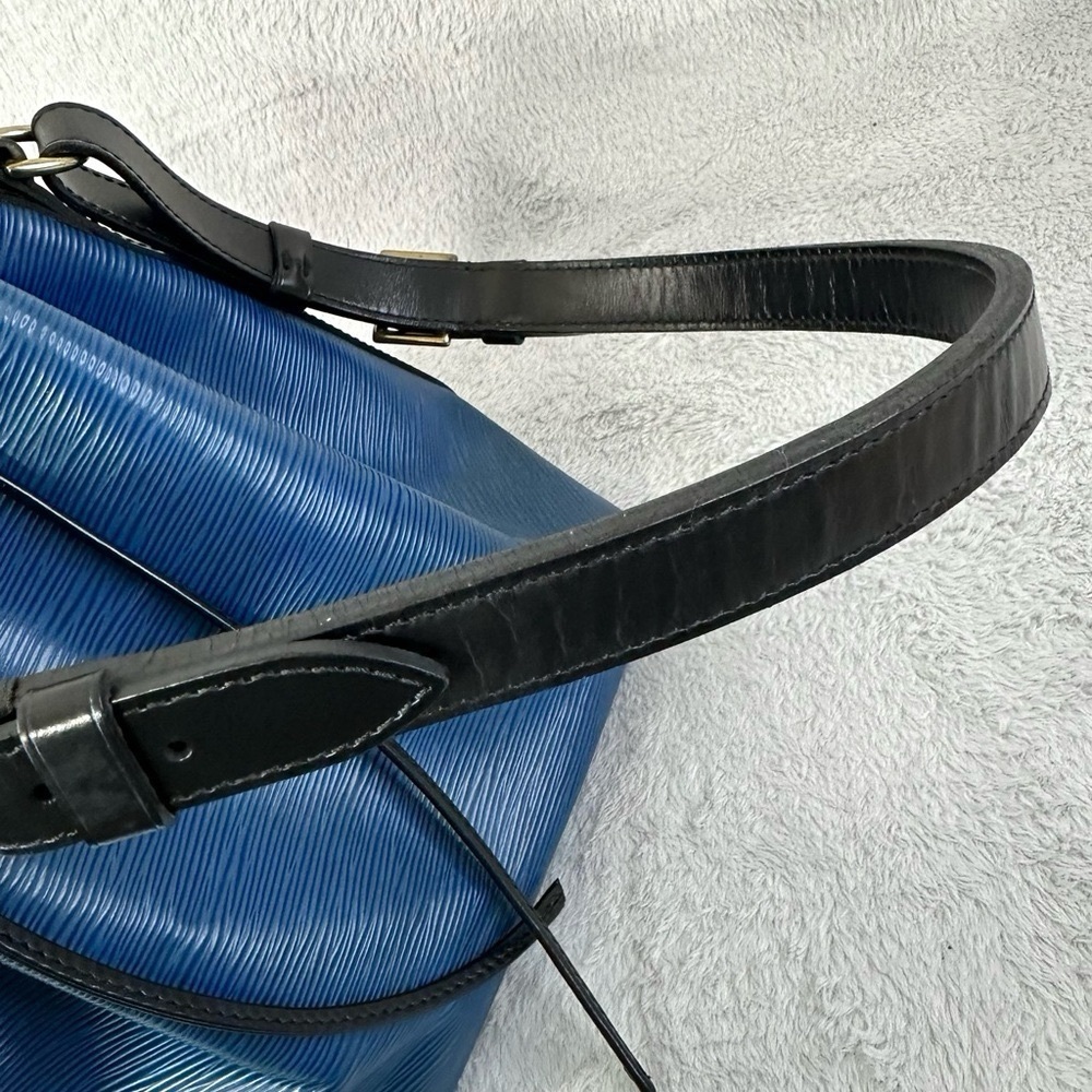 💙Vtg 90s LV Epi Leather Petit Noé Bucket Bag - Picture 8 of 16
